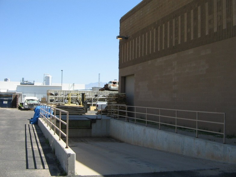 More Photos Of 8020 N Business Park Dr, Tucson Warehouse For Lease