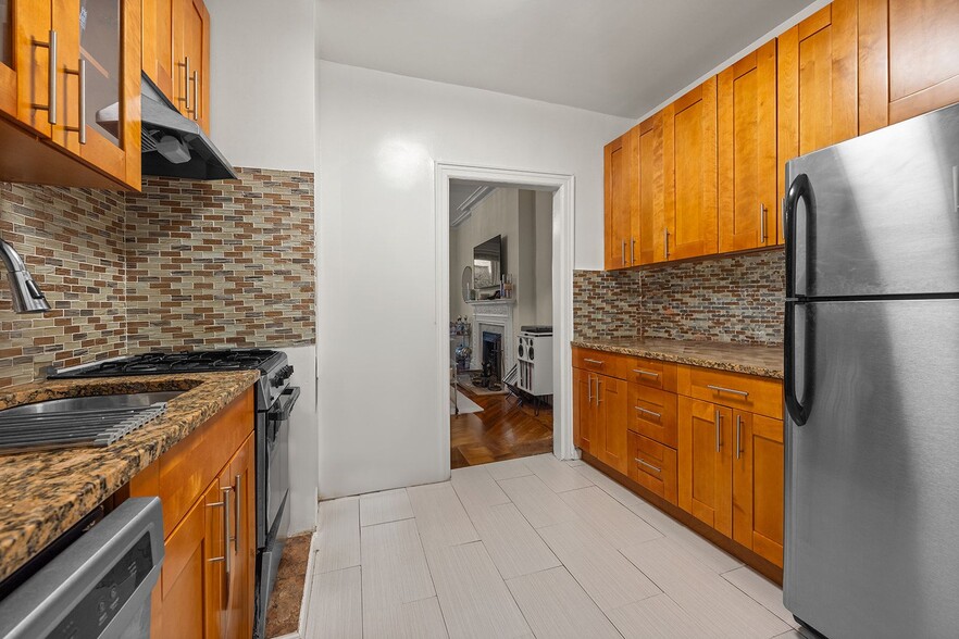More Photos Of 7 W 16th St, New York Apartments For Sale