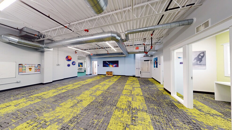 More Photos Of 6161 N Hillside Ave, Indianapolis Loft Creative Space For Lease