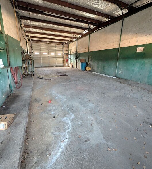 More Photos Of 206 Beall St, Kilgore Industrial For Sale