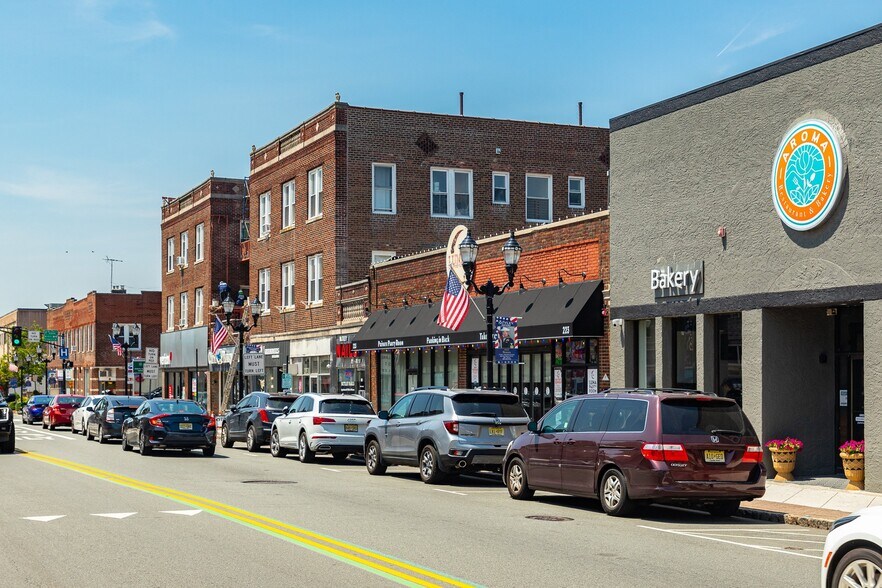 More Photos Of 630 Washington Ave, Belleville Apartments For Lease