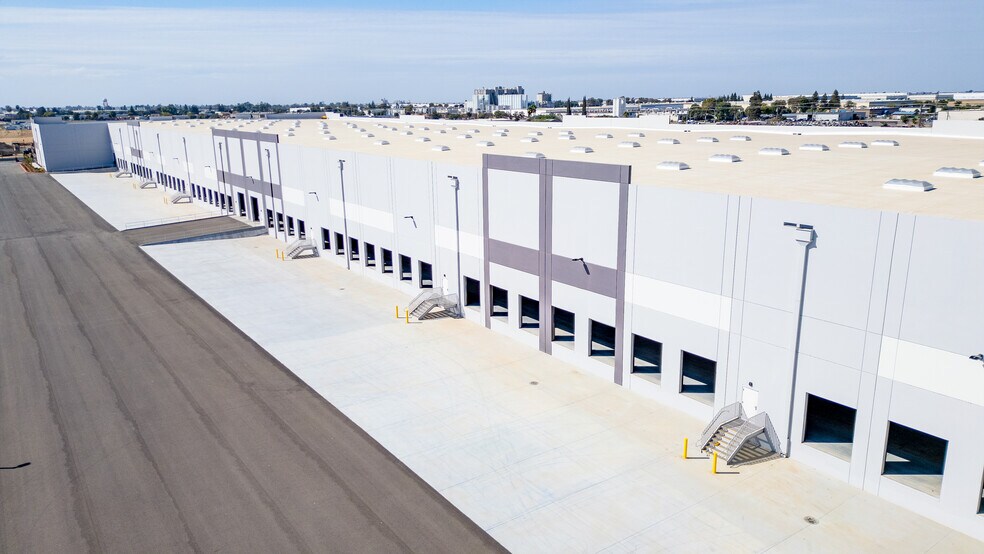 More Photos Of 30152 Road 84, Visalia Distribution For Lease