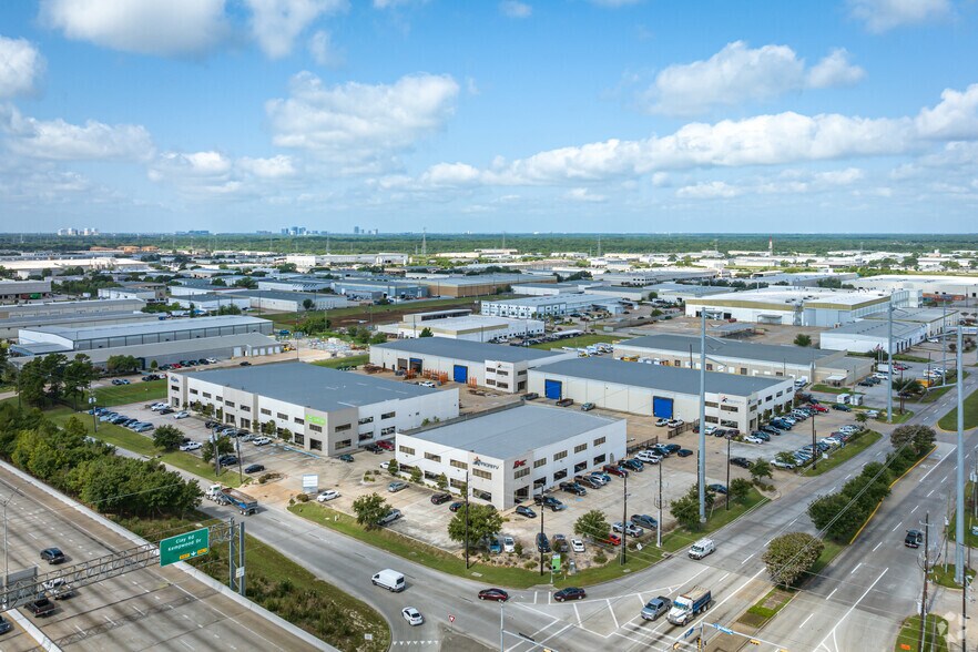 More Photos Of 5655 W Sam Houston Pky N, Houston Unknown For Lease