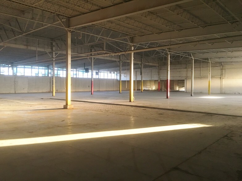 More Photos Of 2800-2822 Carroll Ave, Lynchburg Warehouse For Lease