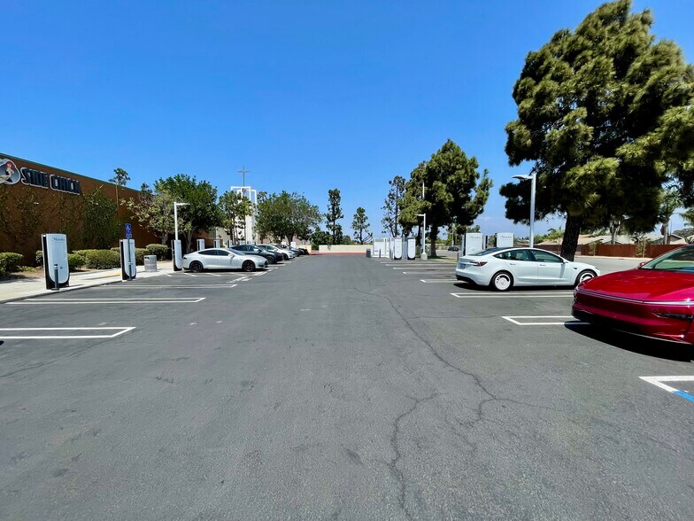 More Photos Of 1850 Coronado Ave, San Diego Storefront For Lease