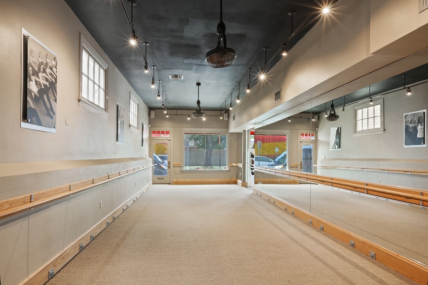 More Photos Of 3923 Magazine St, New Orleans Freestanding For Lease