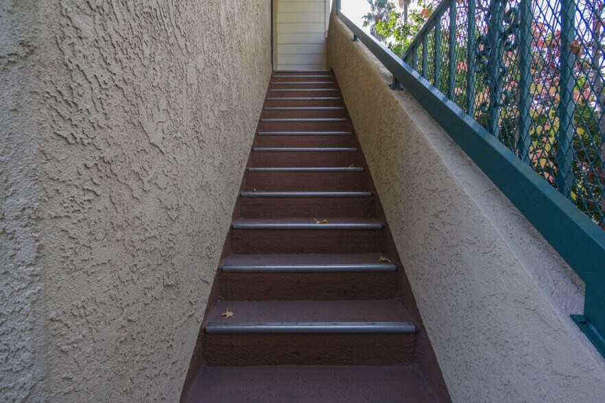 More Photos Of 404 Lincoln Ave, Glendale Apartments For Sale