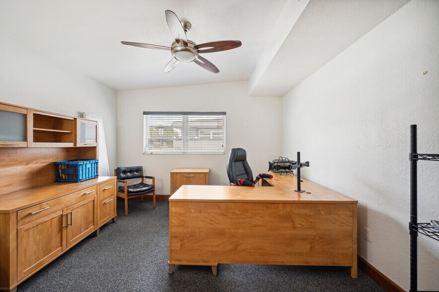 More Photos Of 304 Doris Dr, Lakeland Medical For Sale