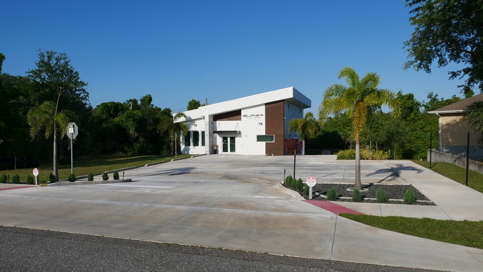 Primary Photo Of 7085 Turner Rd, Rockledge Medical For Sale