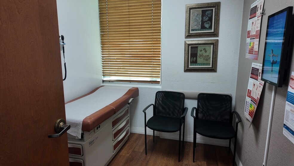 More Photos Of 9150 W Indian School Rd, Phoenix Medical For Sale