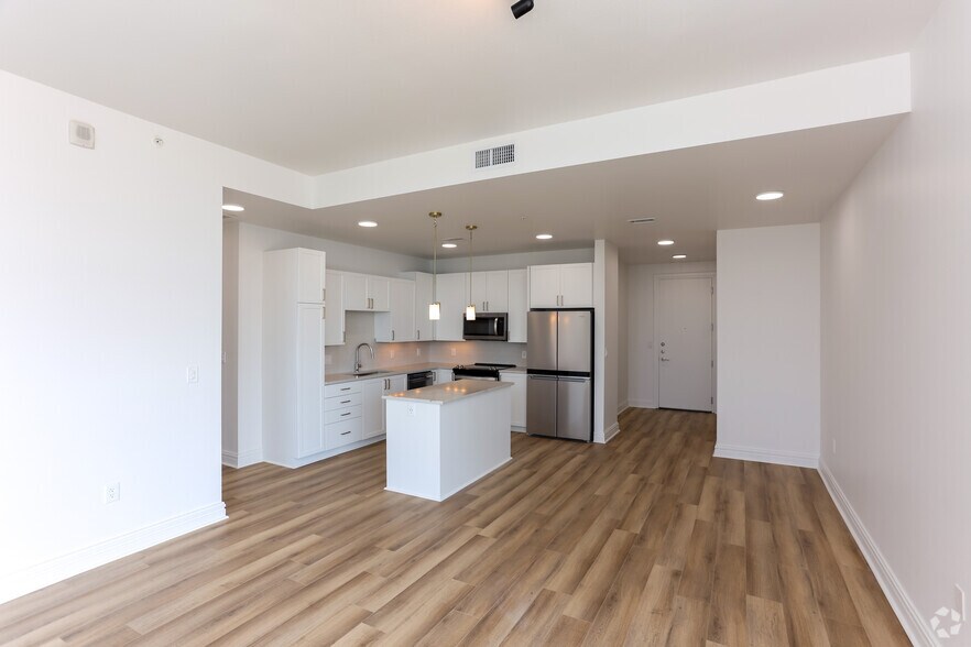 More Photos Of 1400 Hi Line Dr, Dallas Apartments For Lease