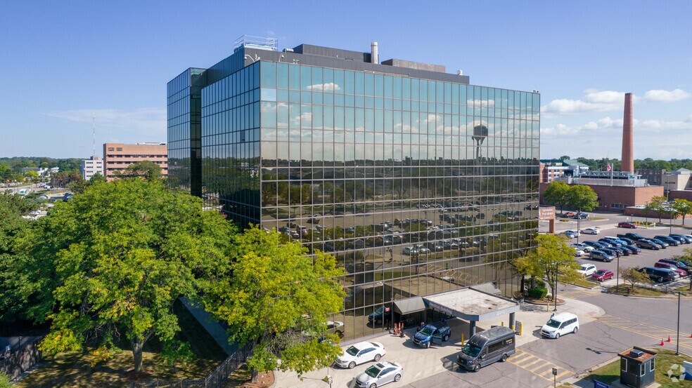 More Photos Of 22250 Providence Dr, Southfield Medical For Lease