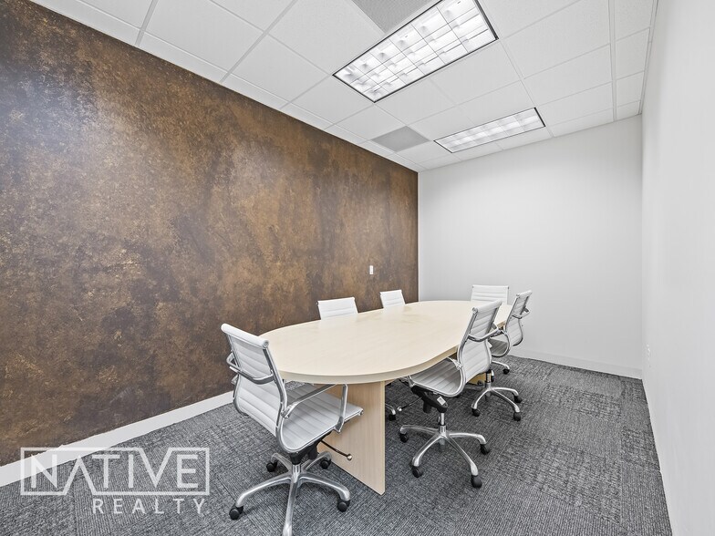 More Photos Of 2801-2809 E Commercial Blvd, Fort Lauderdale Unknown For Lease