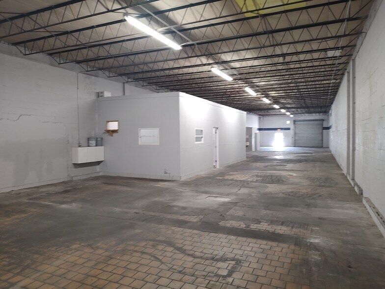More Photos Of 2700 23rd St N, Saint Petersburg Warehouse For Lease