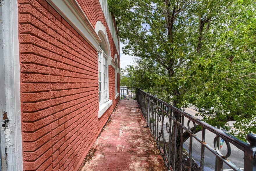More Photos Of 2529 Central Ave, Saint Petersburg Coworking Space