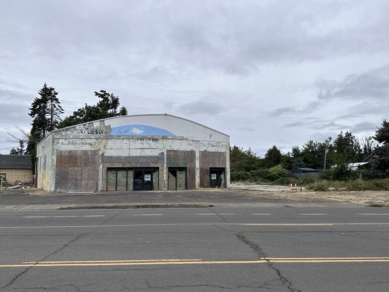 Primary Photo Of 711 S Pacific Hwy, Cottage Grove Freestanding For Sale