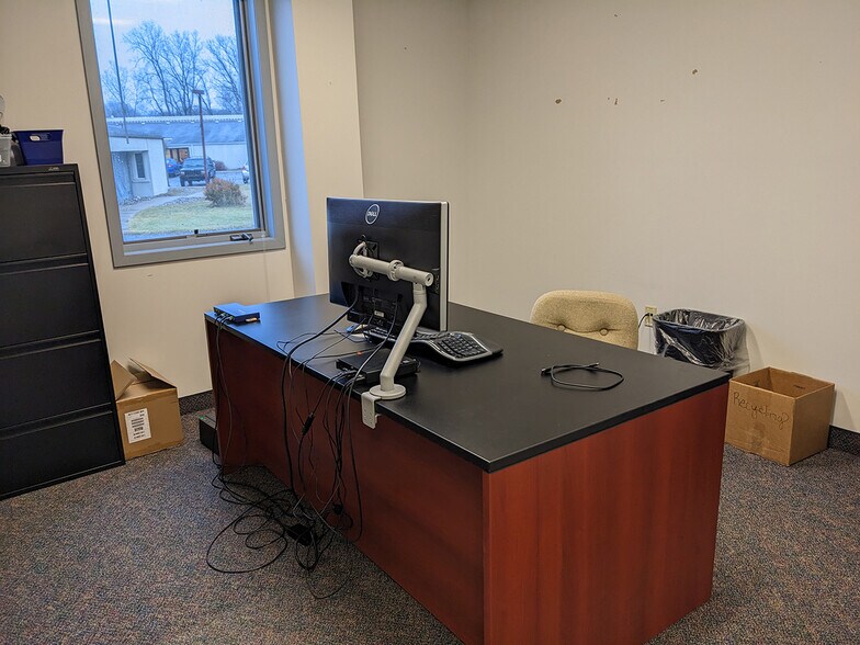 More Photos Of 1407 Rensen St, Lansing Office For Sale