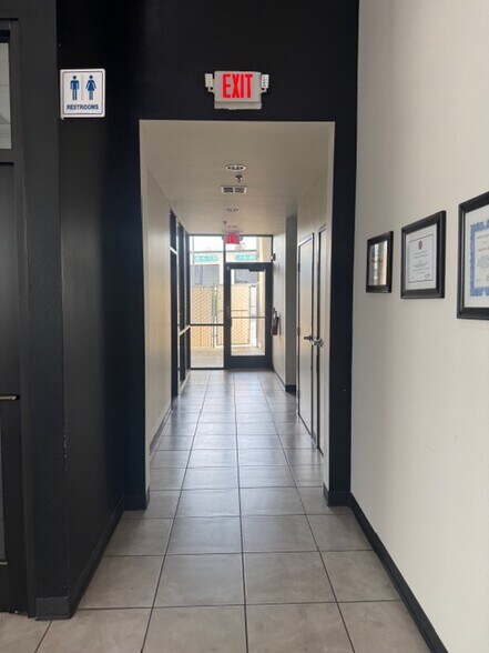 More Photos Of 4625 Wible Rd, Bakersfield Auto Dealership For Lease