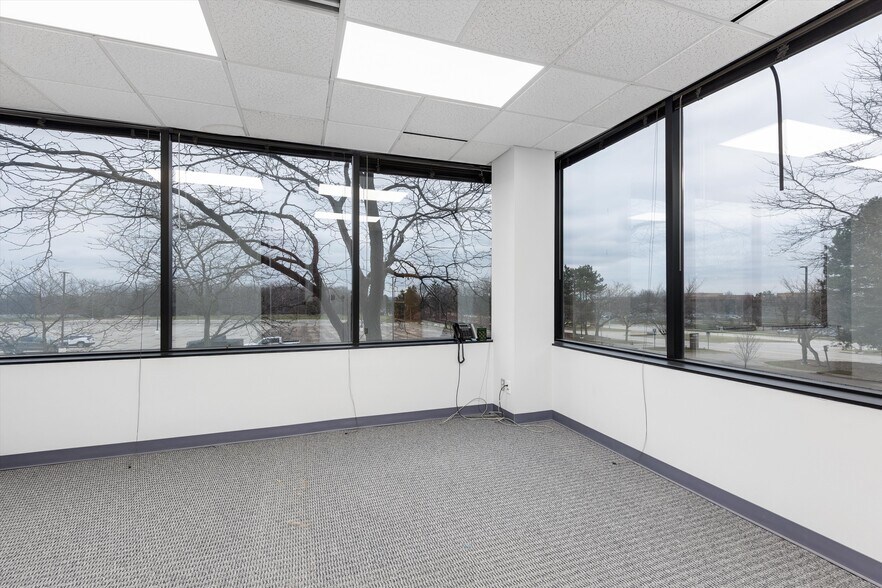 More Photos Of 1450 W Long Lake Rd, Troy Office For Lease