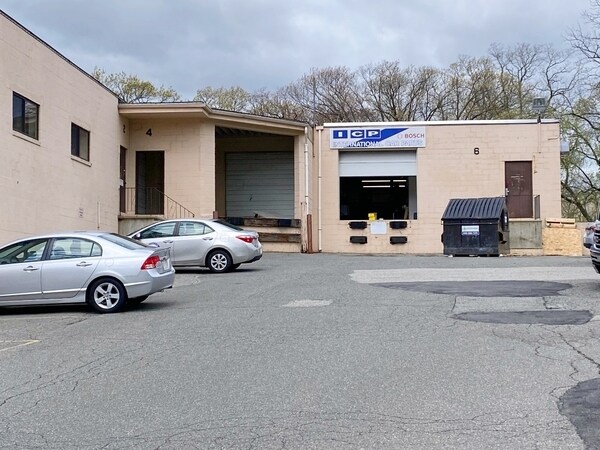 More Photos Of 2 Cedar St, Woburn Service For Lease