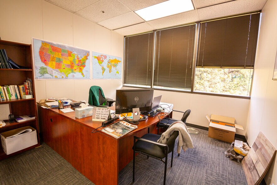 More Photos Of 6950 SW Hampton St, Tigard Office For Lease