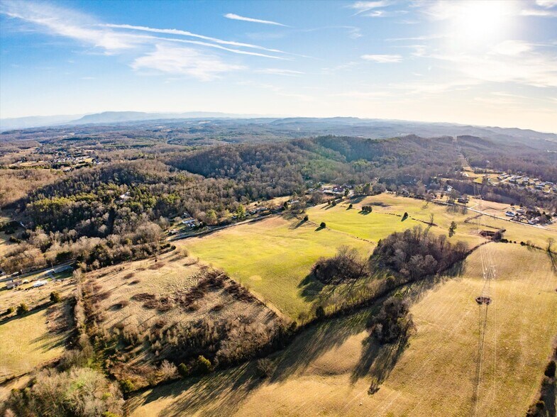 More Photos Of 520 Thorngrove pike, Kodak Land For Sale