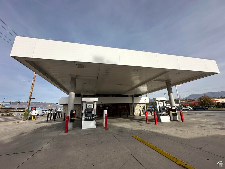 More Photos Of 1055 W Riverdale Rd, Riverdale General Retail For Sale