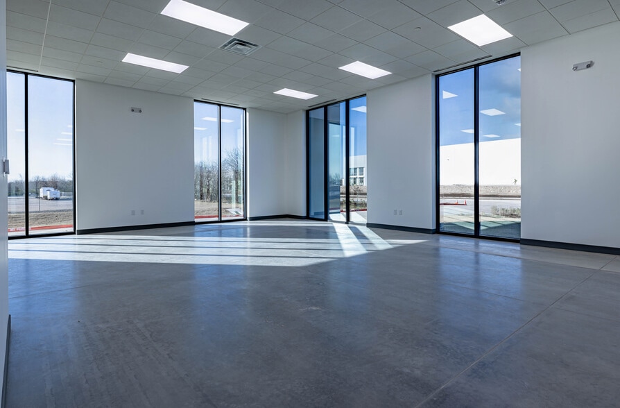 More Photos Of 4601 Dr. MLK Jr. Dr, Arlington Distribution For Lease