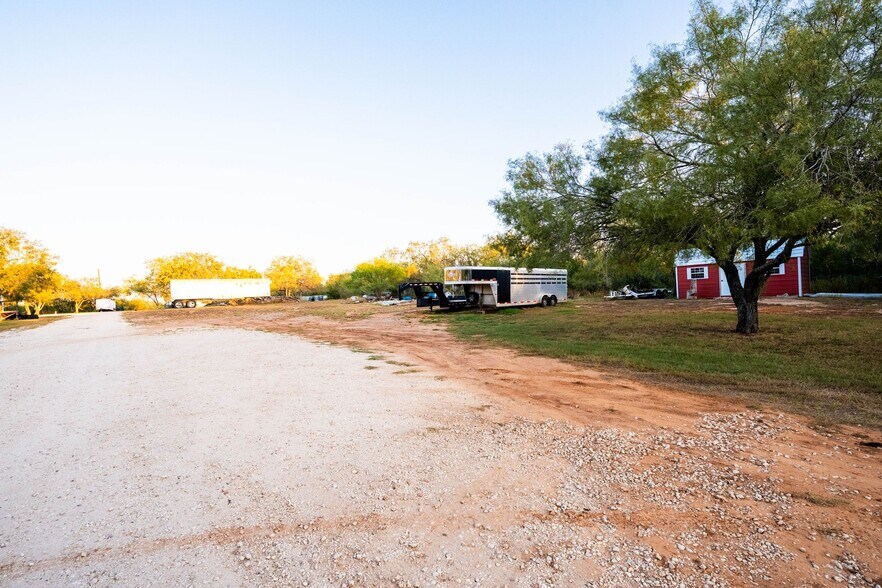 More Photos Of 4514 Billy Sames, Adkins Land For Sale