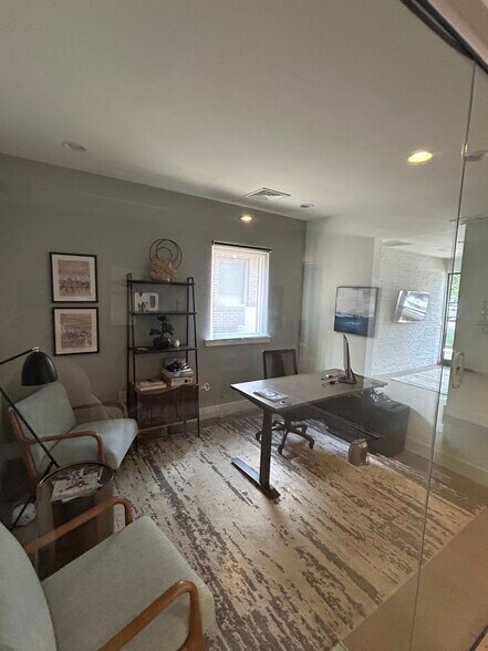 More Photos Of 400 Sugartree Ln, Franklin Office For Sale