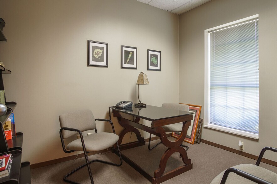 More Photos Of 611 S Mobberly Ave, Longview Flex For Sale