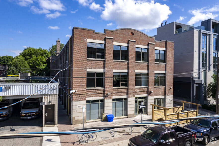 Primary Photo Of 860-862 Richmond St W, Toronto Office For Sale