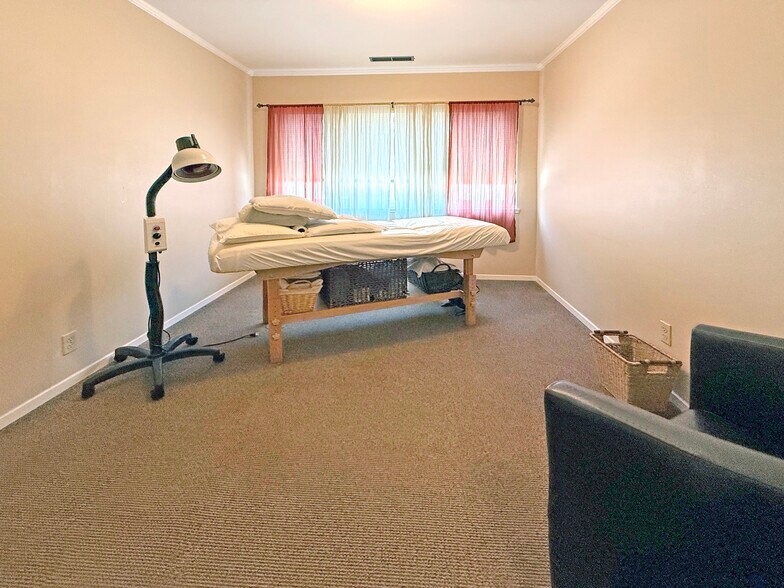 More Photos Of 3929 Grand Ave, Oakland Medical For Lease
