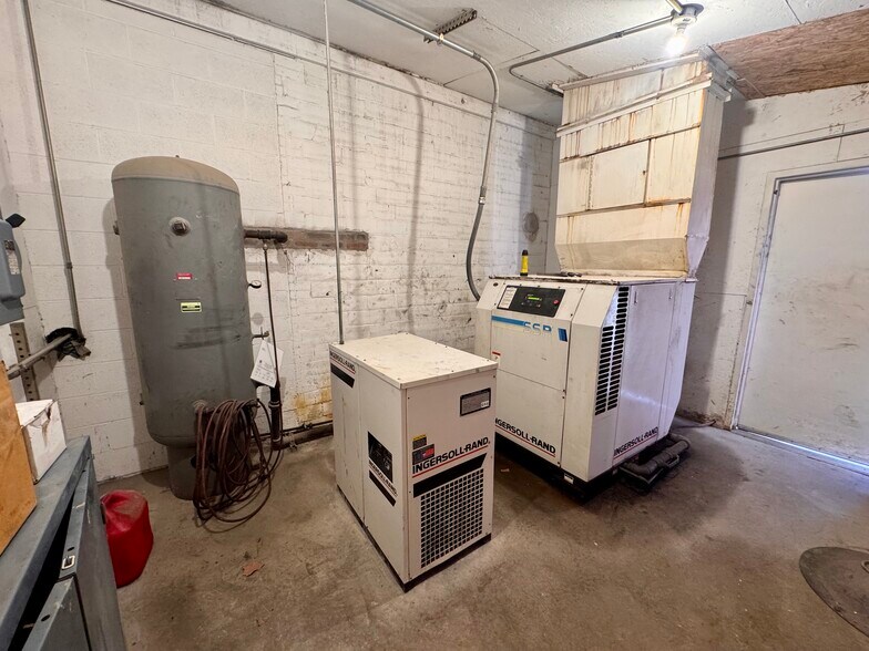 More Photos Of 205 W Main St, Bushnell Industrial For Sale