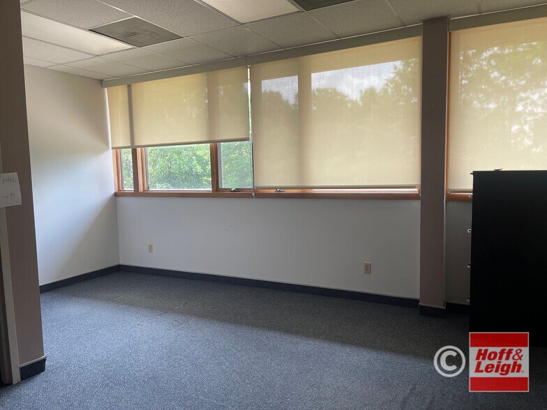 More Photos Of 143 Northwest Ave, Tallmadge Office For Lease