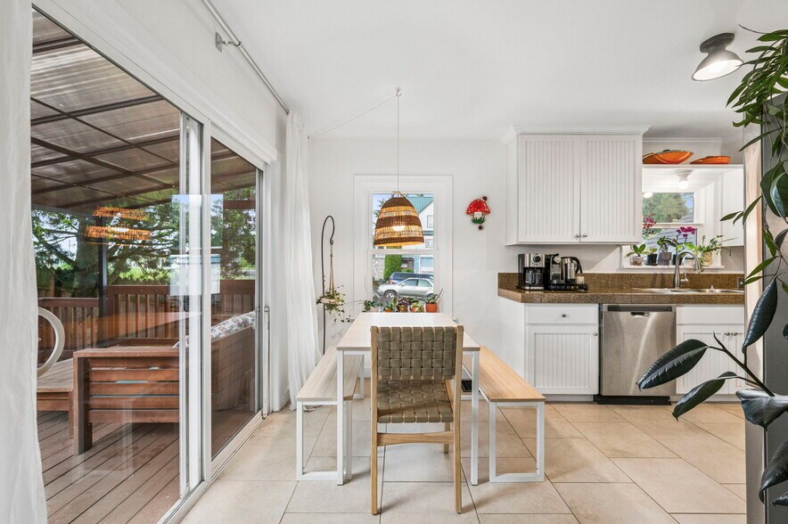 More Photos Of 11020 N Moore Ave, Portland Flex For Sale