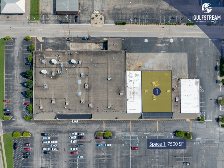 More Photos Of 650-712 Eastern Blvd, Clarksville Storefront For Lease