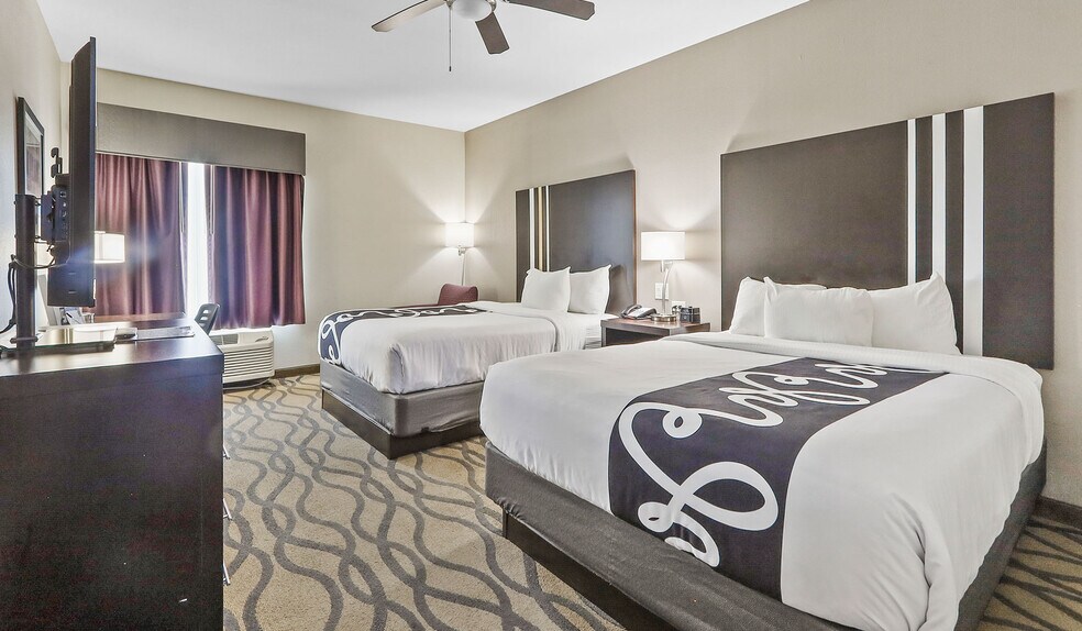 More Photos Of 203 E Highway 90, Luling Hotel For Sale