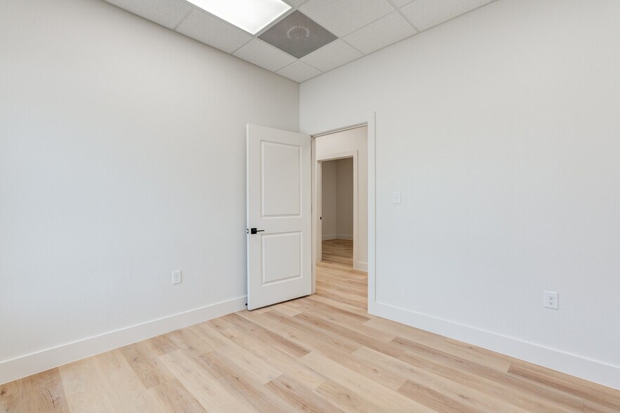 More Photos Of 3229 118th St, Lubbock Distribution For Sale
