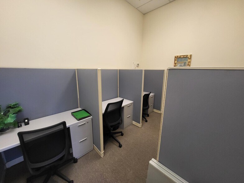 More Photos Of 2355 Vanderbilt Beach Rd, Naples General Retail For Lease