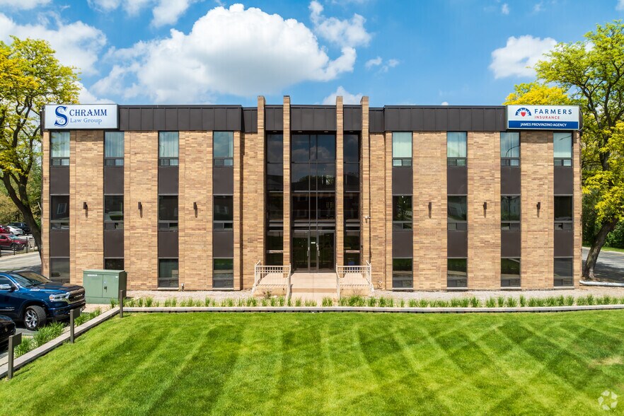 More Photos Of 240 E Lake St, Addison Office For Lease