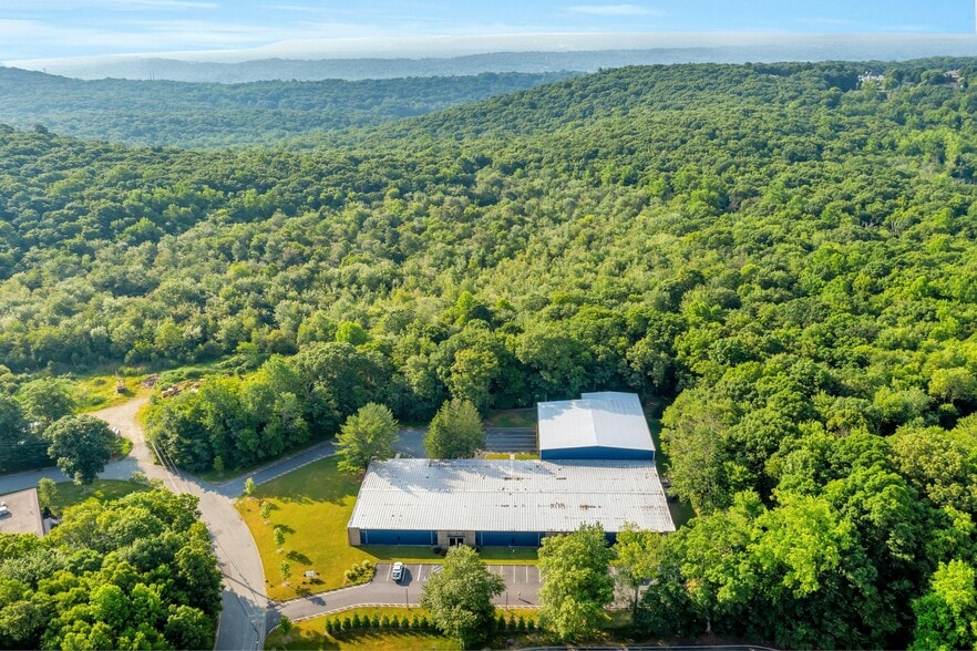 More Photos Of 5 Mars Ct, Montville Warehouse For Lease