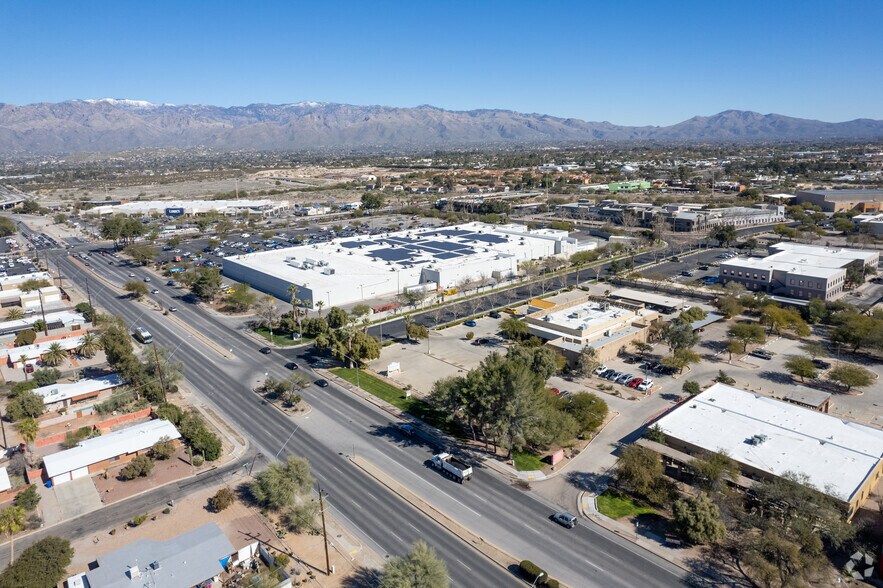 More Photos Of 875 N Kolb Rd, Tucson Medical For Lease