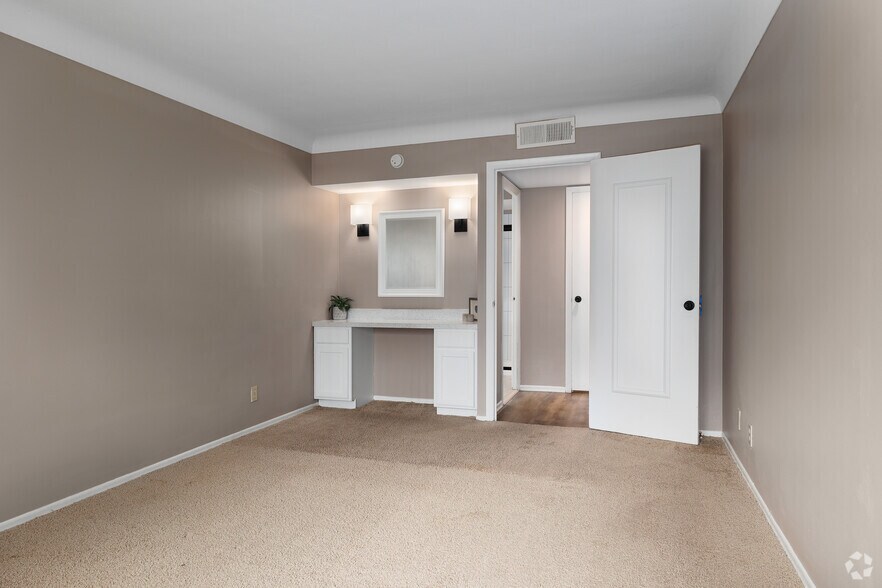 More Photos Of 1001 N McKnight Rd, Saint Louis Apartments For Sale