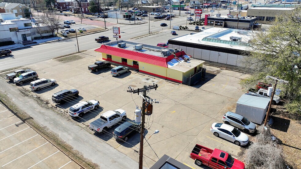 More Photos Of 405 W Front St, Tyler Restaurant For Sale