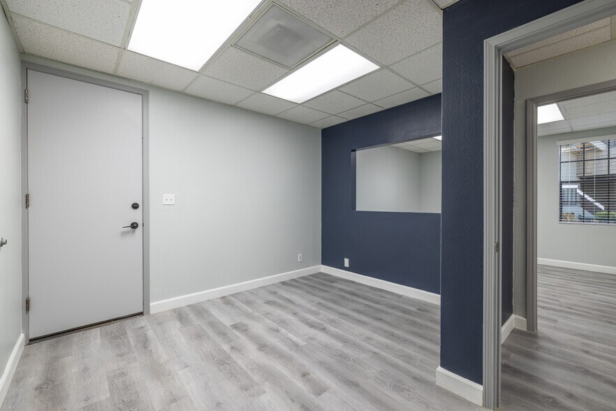 More Photos Of 2900 Bristol St, Costa Mesa Office For Sale