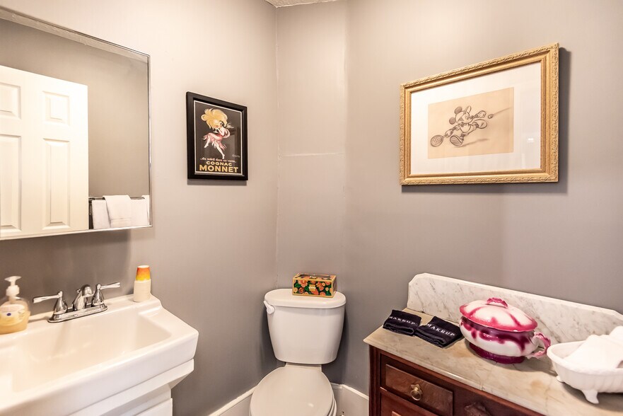 More Photos Of 129 N Main St, Waynesville Specialty For Sale