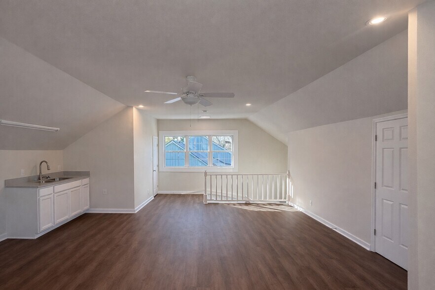 More Photos Of 214 Lee Ln, Covington Loft Creative Space For Lease