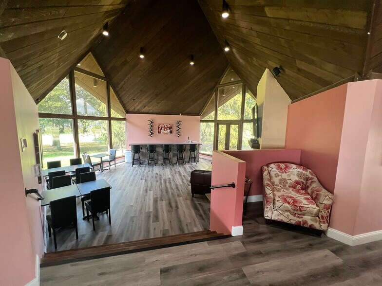 More Photos Of 10804 Wilkshire Blvd, Bolivar Office For Sale