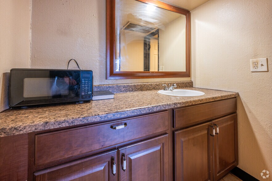 More Photos Of 115 NW Harlem Rd, Kansas City Apartments For Sale